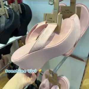 【COACH】Thong Wedge サンダル シグネチャーキャンパス CAP75 COACH® Outlet | Thong Wedge Sandal In Signature Canvas
